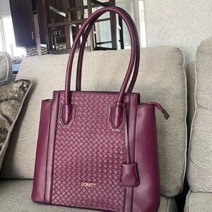 Selling a burgundy bag with open Space inside about two pockets with gold